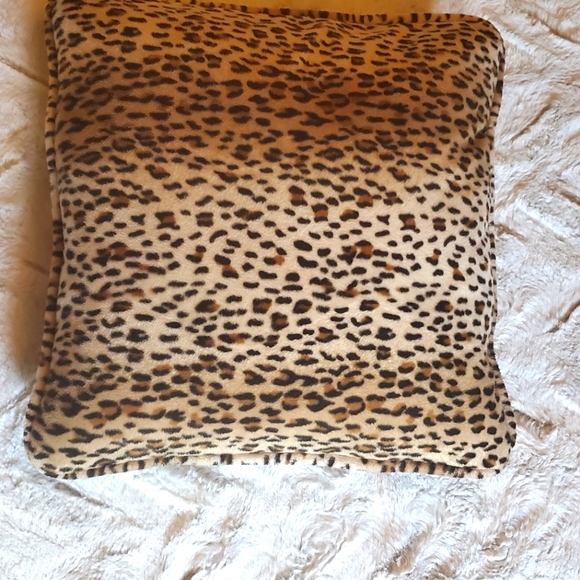 Leapord Print Throw Pillow - Picture 3 of 4